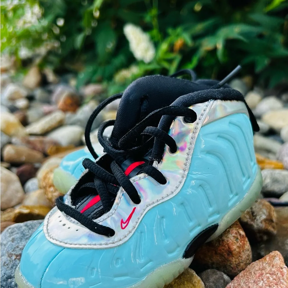 Nike Blue and Black Sneakers Athletic Casual - Picture 2 of 3
